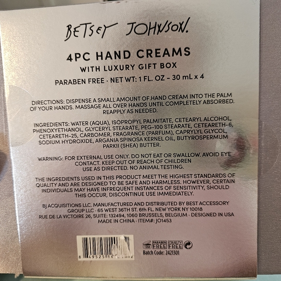 Betsey Johnson handcream set with luxury box. - Picture 2 of 4